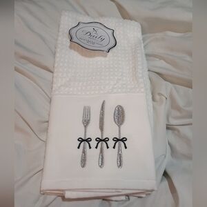 New The Daily Kitchen Elegant White Bow Silverware Set Of 2 Kitchen Towels
